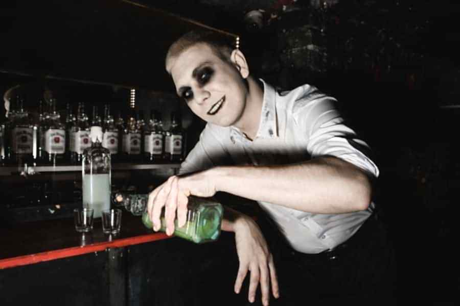 Квест в реальности Алкогольный квест "Бар вампиров" от компании Нелогика Квест в реальности Алкогольный квест "Бар вампиров" от компании Нелогика